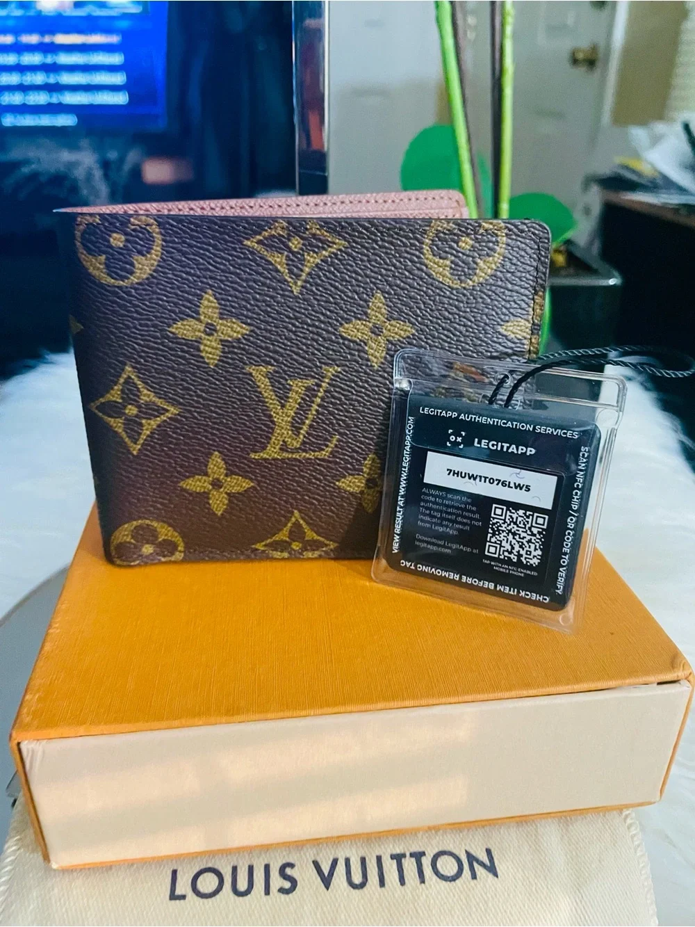 Louis Vuitton Monogram Canvas Wallet unisex